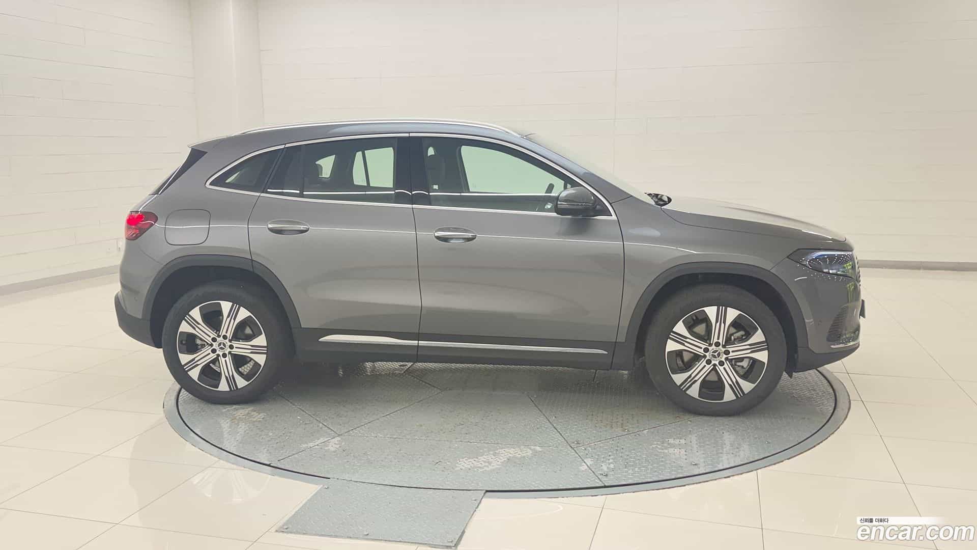 EQA Mercedes-Benz 2025.5-OUTER-006