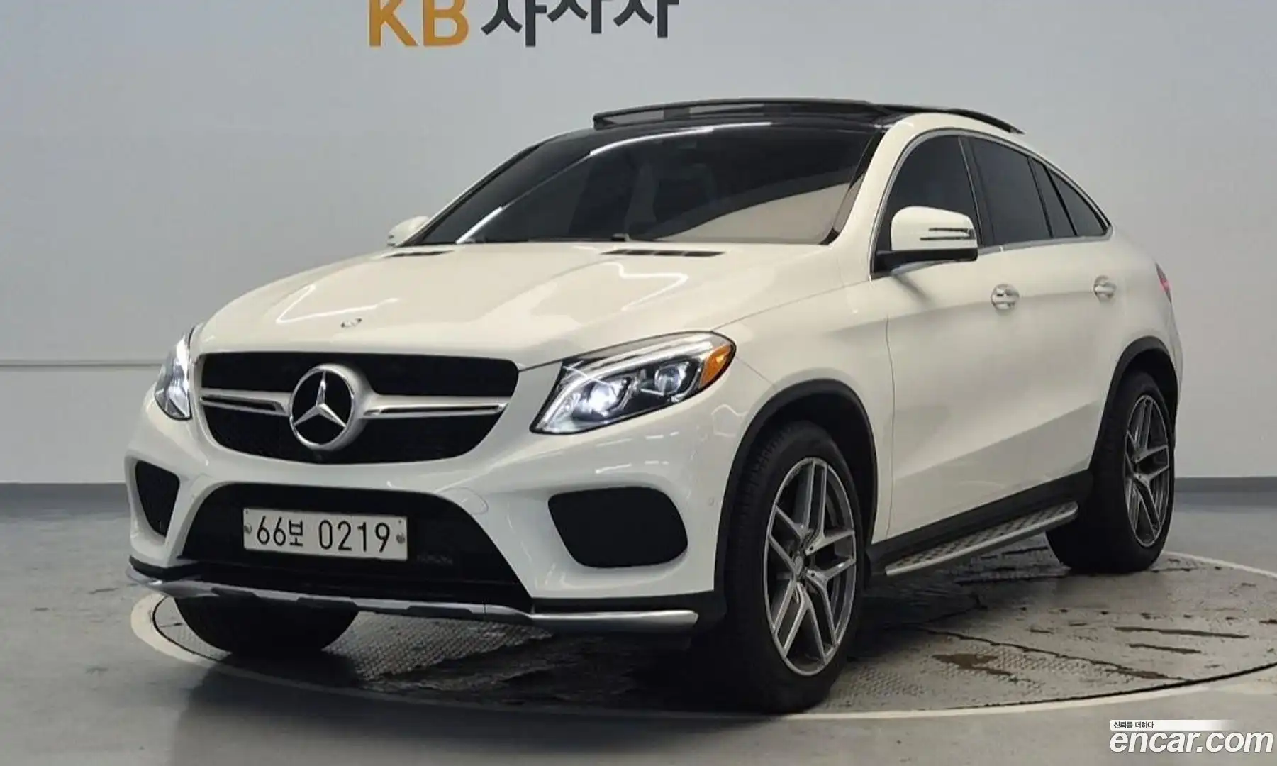 GLE-Class Mercedes-Benz 2016.10-OUTER-001