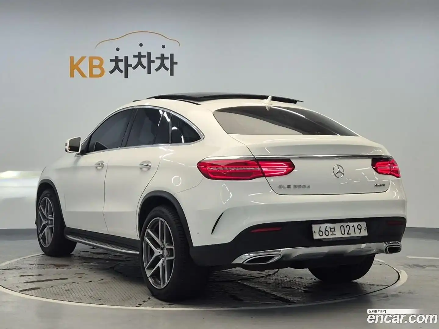 GLE-Class Mercedes-Benz 2016.10-OUTER-002