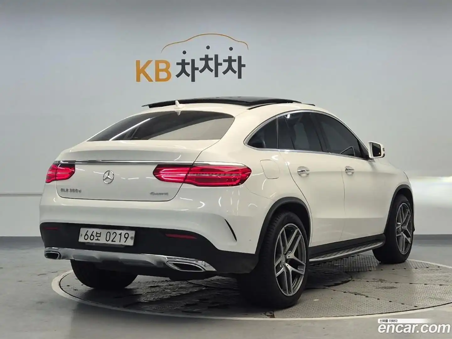 GLE-Class Mercedes-Benz 2016.10-OUTER-003