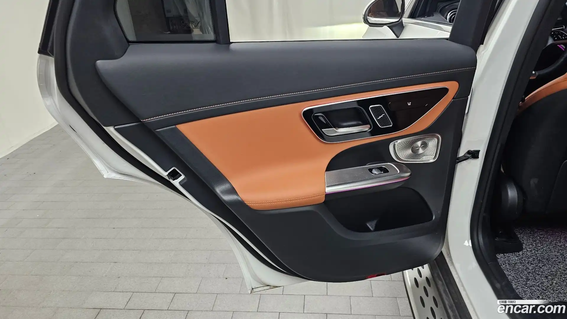 GLC-Class Mercedes-Benz 2025.4-INNER-035