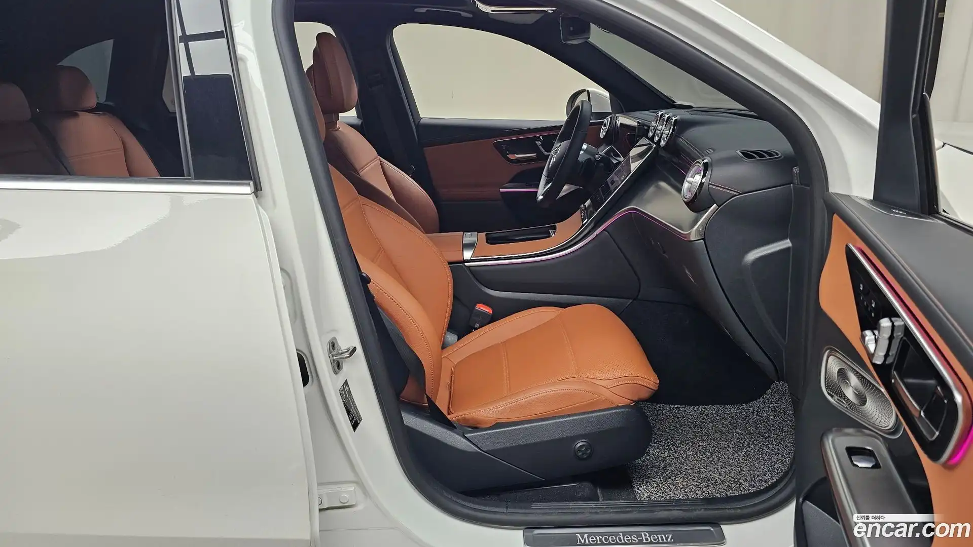 GLC-Class Mercedes-Benz 2025.4-INNER-036