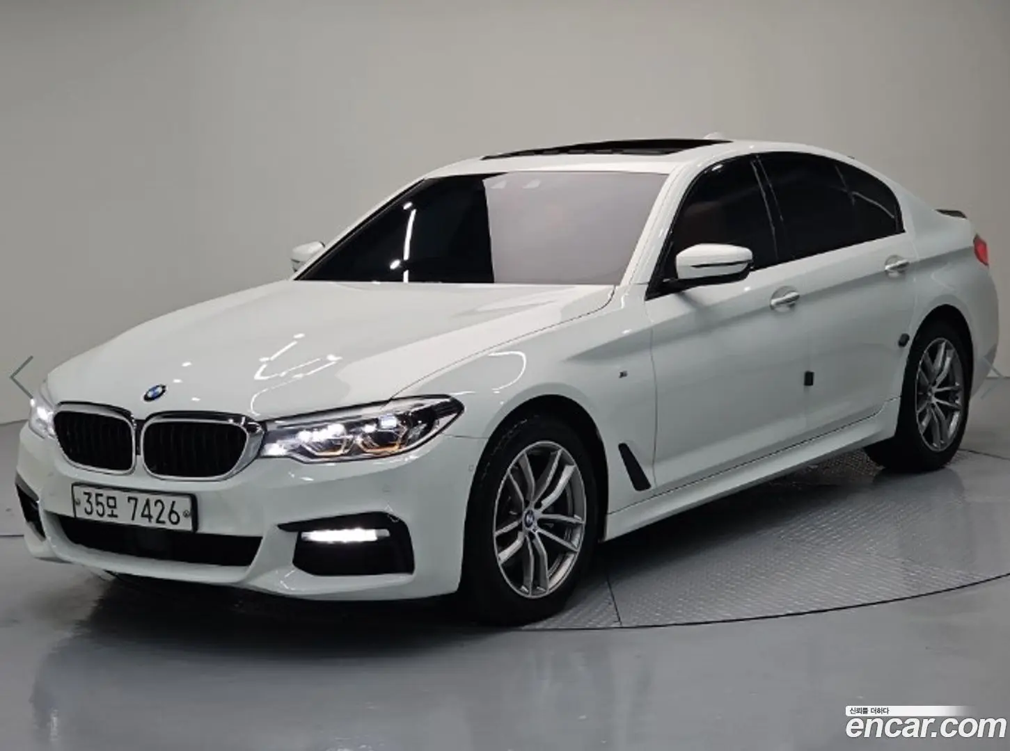 Main__Slider__Photo:5-Series BMW 2017.7-0