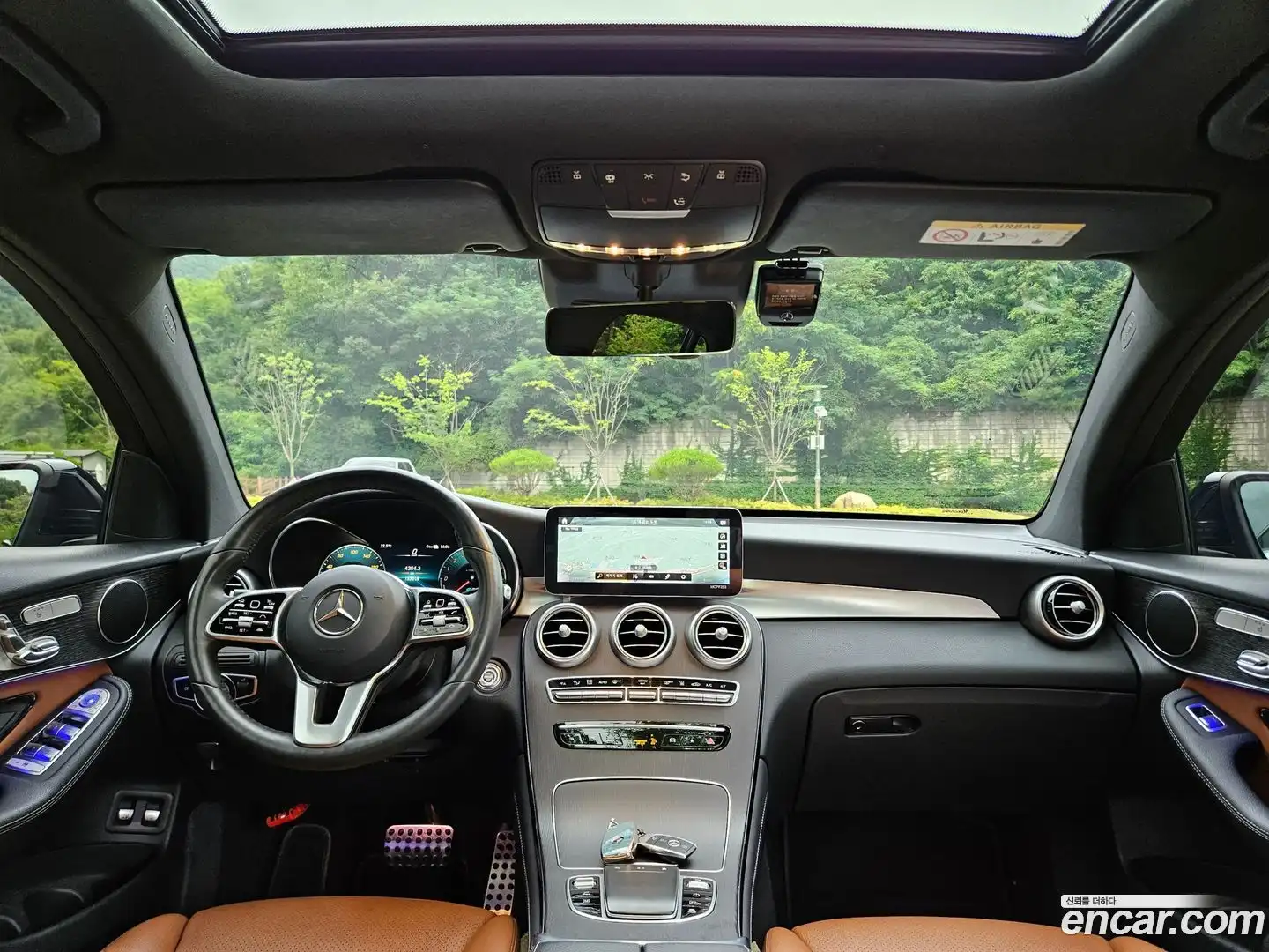 GLC-Class Mercedes-Benz 2020.11-INNER-007