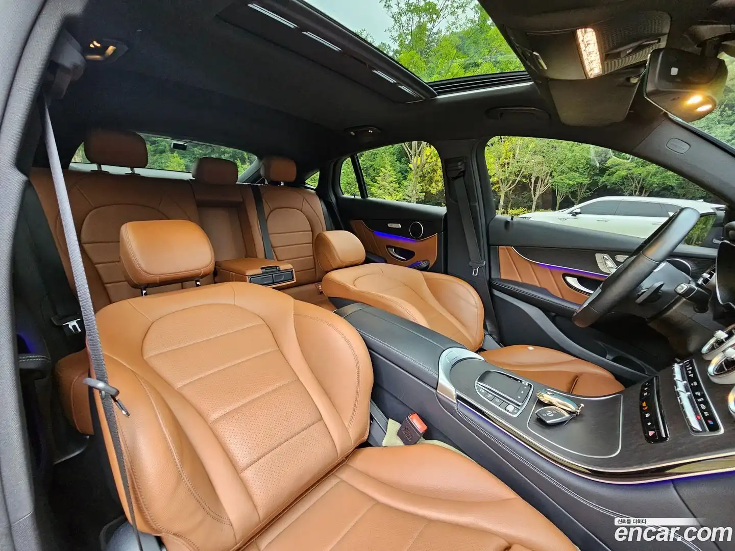 GLC-Class Mercedes-Benz 2020.11-INNER-010