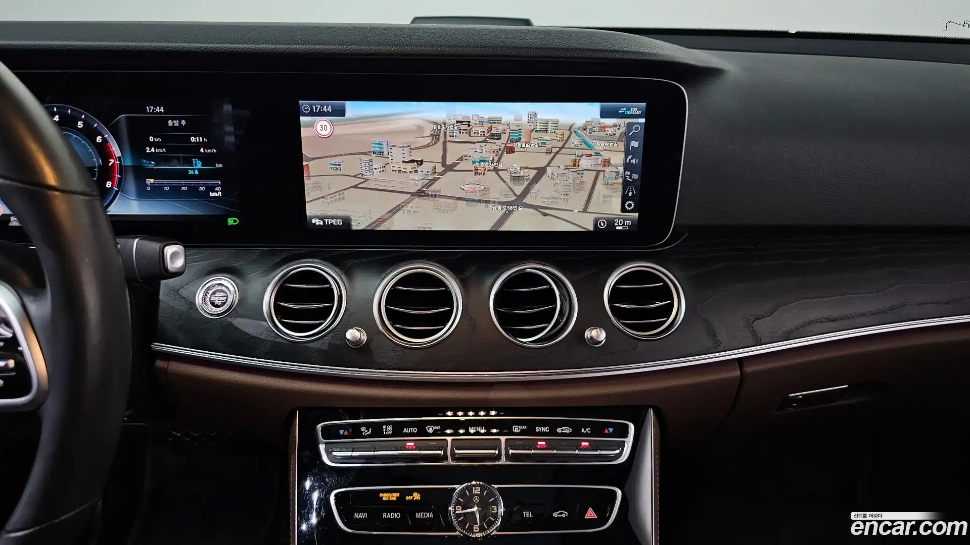 E-Class Mercedes-Benz 2020.7-OPTION-016