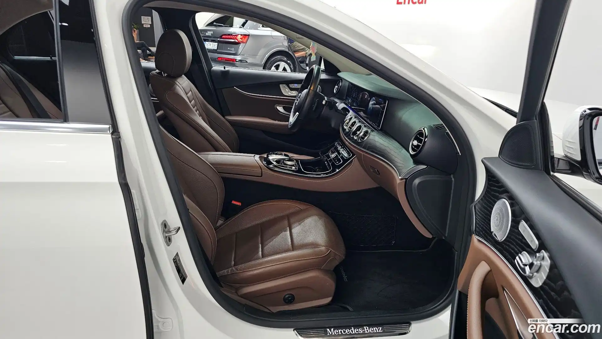 E-Class Mercedes-Benz 2020.7-INNER-036