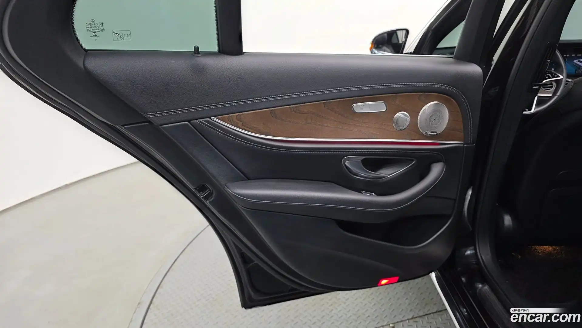 E-Class Mercedes-Benz 2023.0-INNER-035