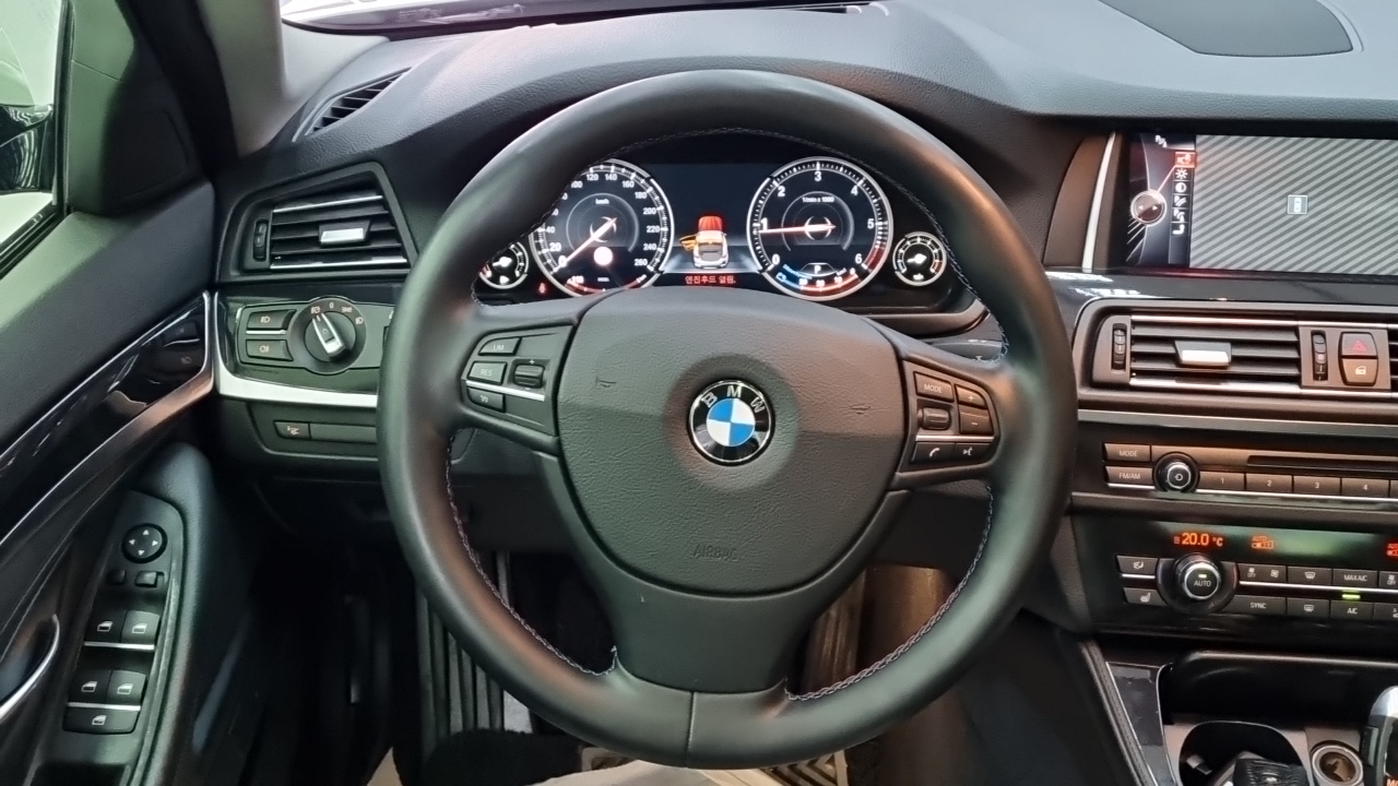 5-Series BMW 2015.11-INNER-009