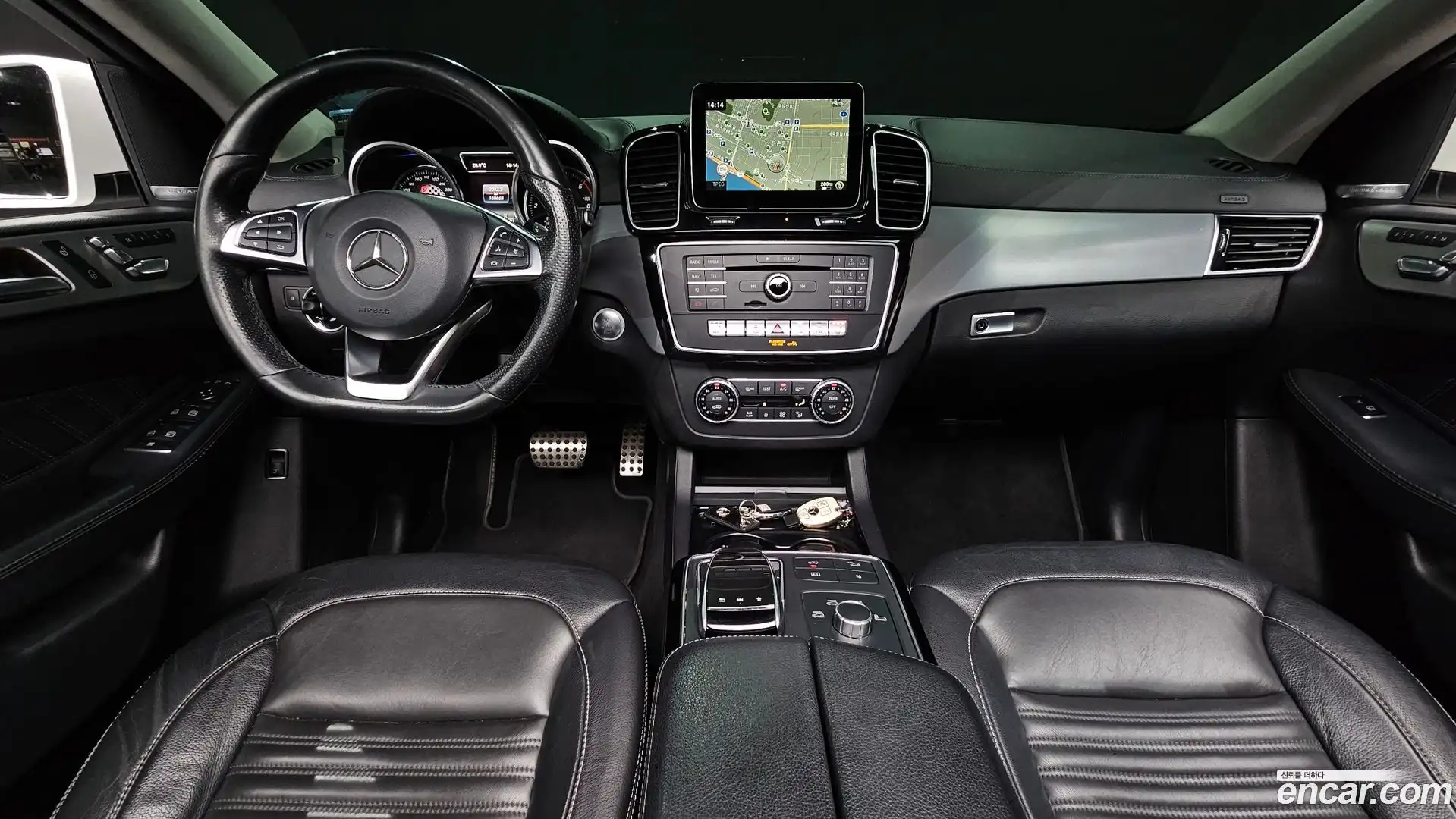 GLE-Class Mercedes-Benz 2017.4-INNER-007