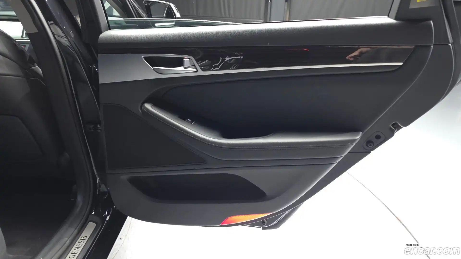 G80 Genesis 2020.1-INNER-035