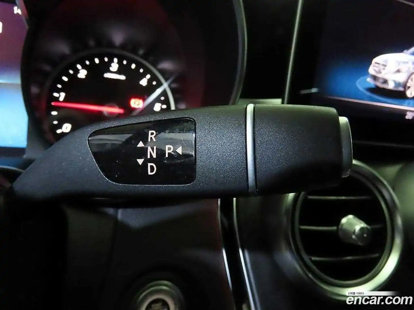 C-Class Mercedes-Benz 2019.5-OPTION-016