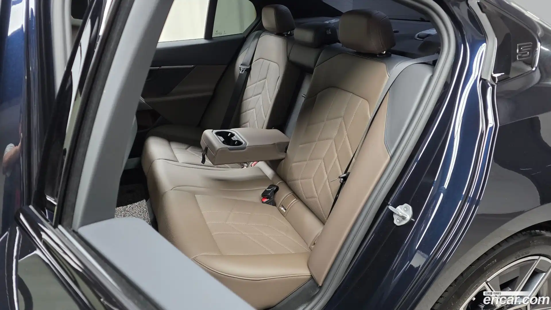 5-Series BMW 2025.6-OPTION-016