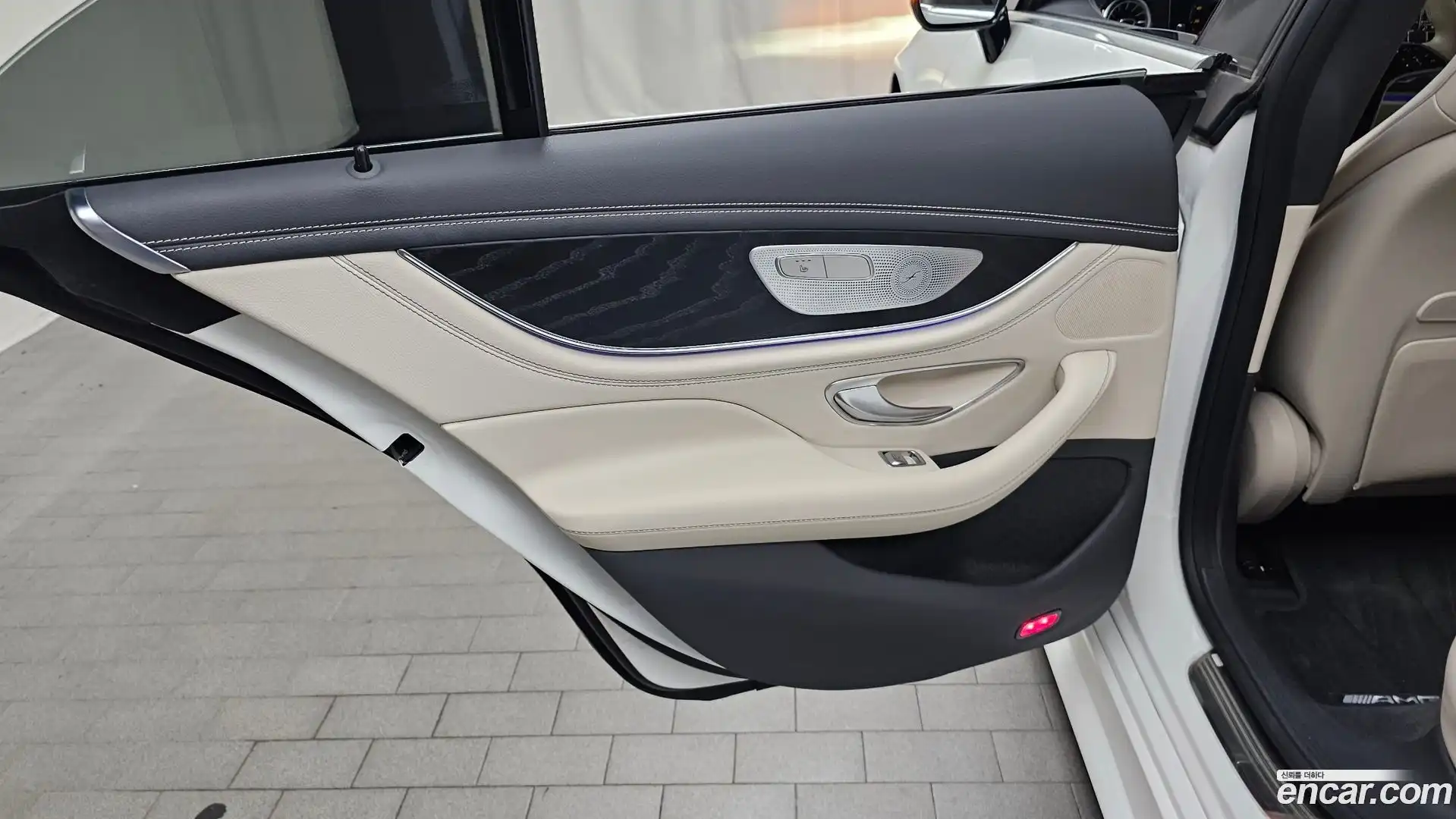 CLS-Class Mercedes-Benz 2022.3-INNER-035