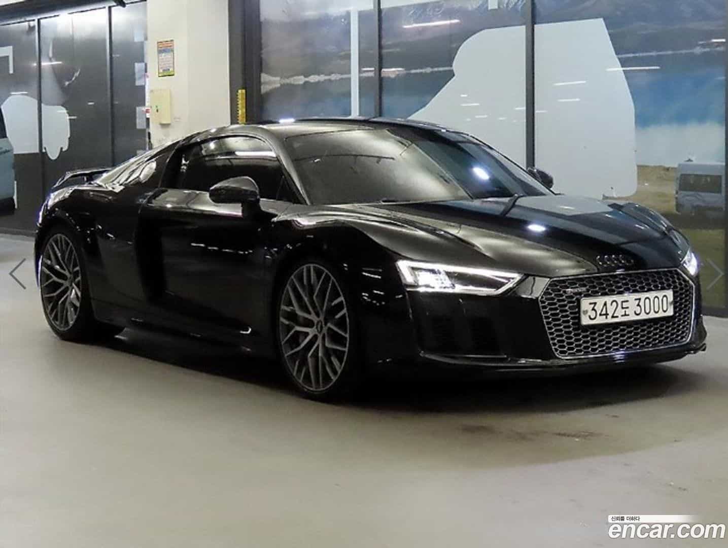 R8 Audi 2017.11-OUTER-001