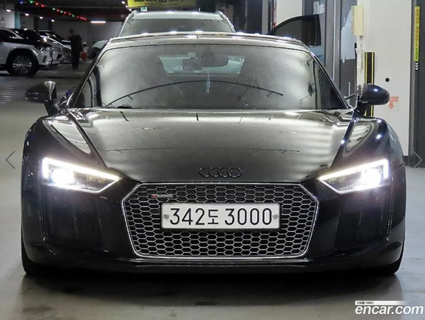 R8 Audi 2017.11-OUTER-002