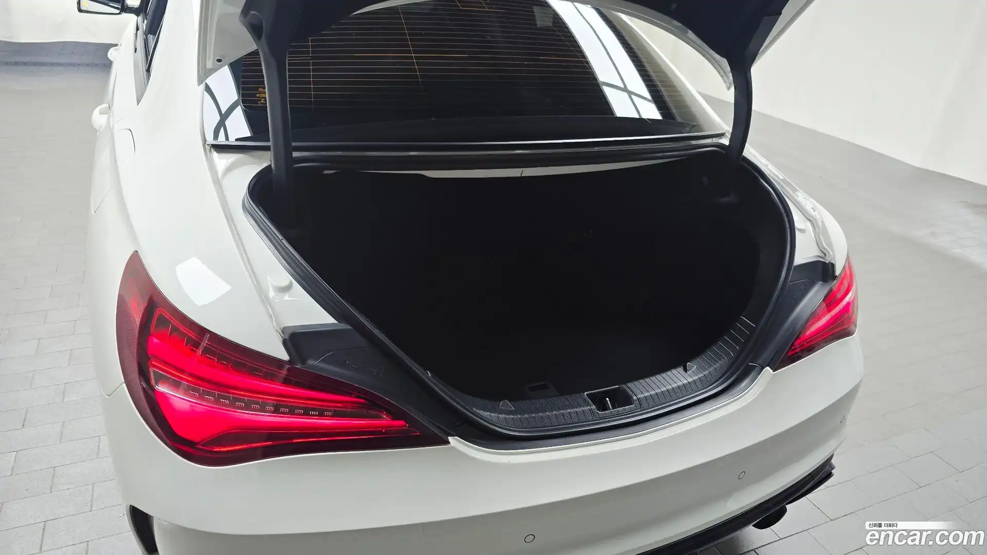 CLA-Class Mercedes-Benz 2017.7-OPTION-021