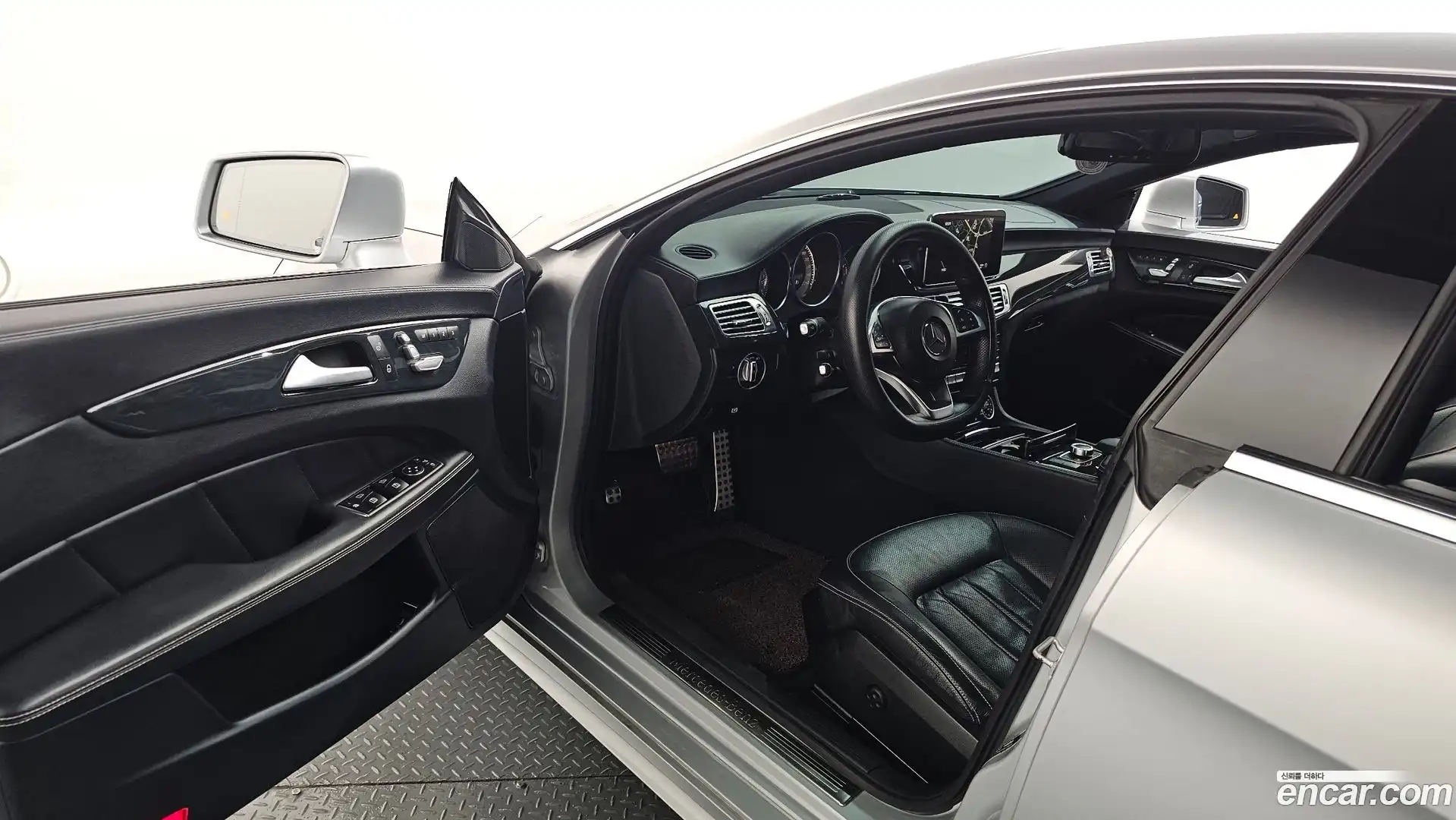 CLS-Class Mercedes-Benz 2015.10-INNER-010