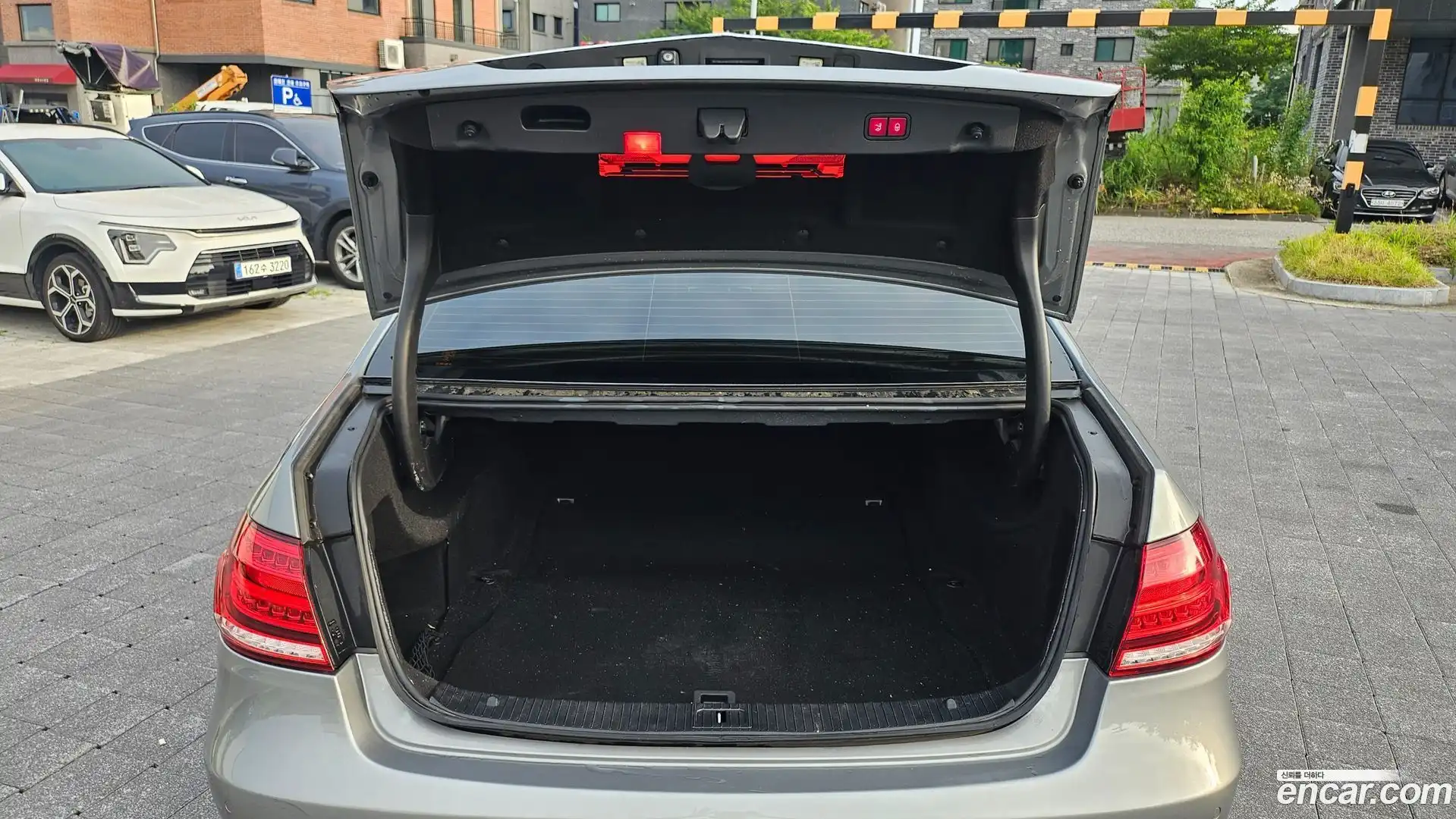 E-Class Mercedes-Benz 2015.4-OPTION-015
