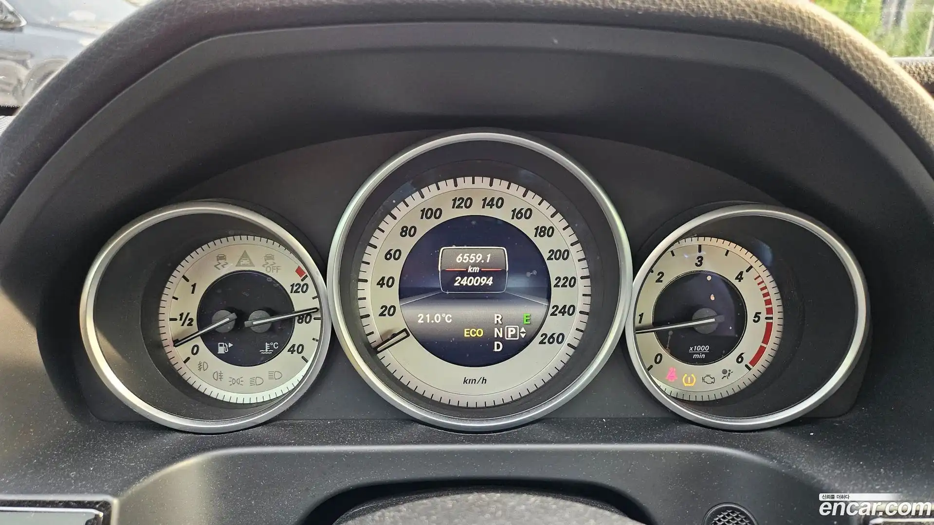 E-Class Mercedes-Benz 2015.4-OPTION-020