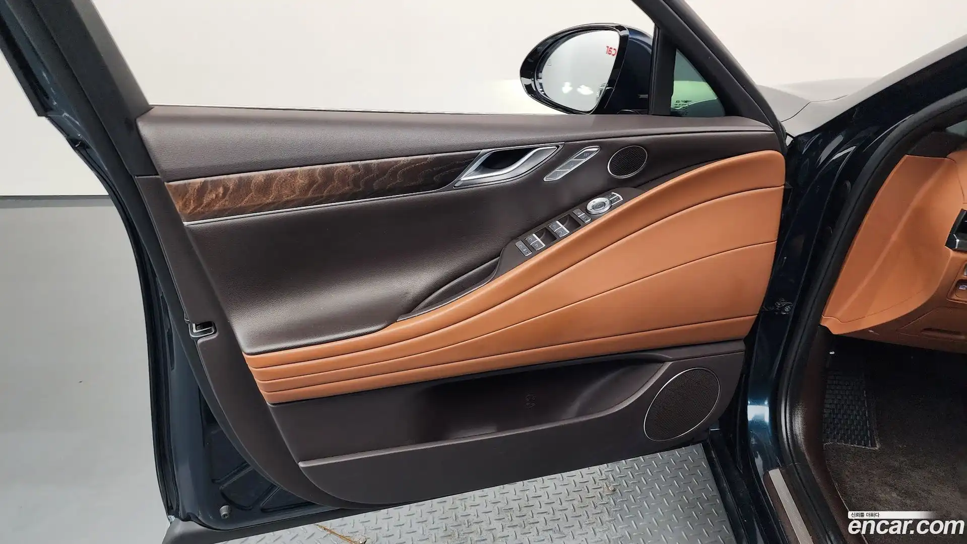 G80 Genesis 2022.0-INNER-034