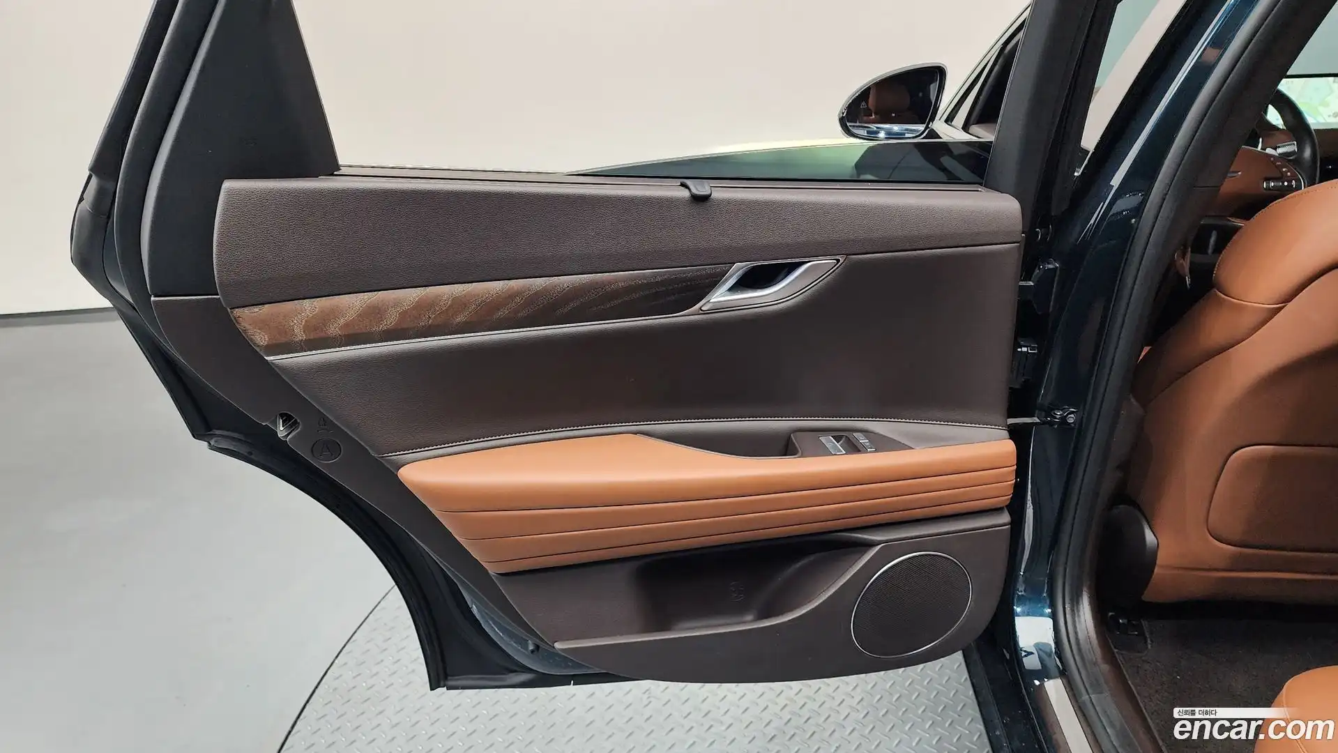 G80 Genesis 2022.0-INNER-035