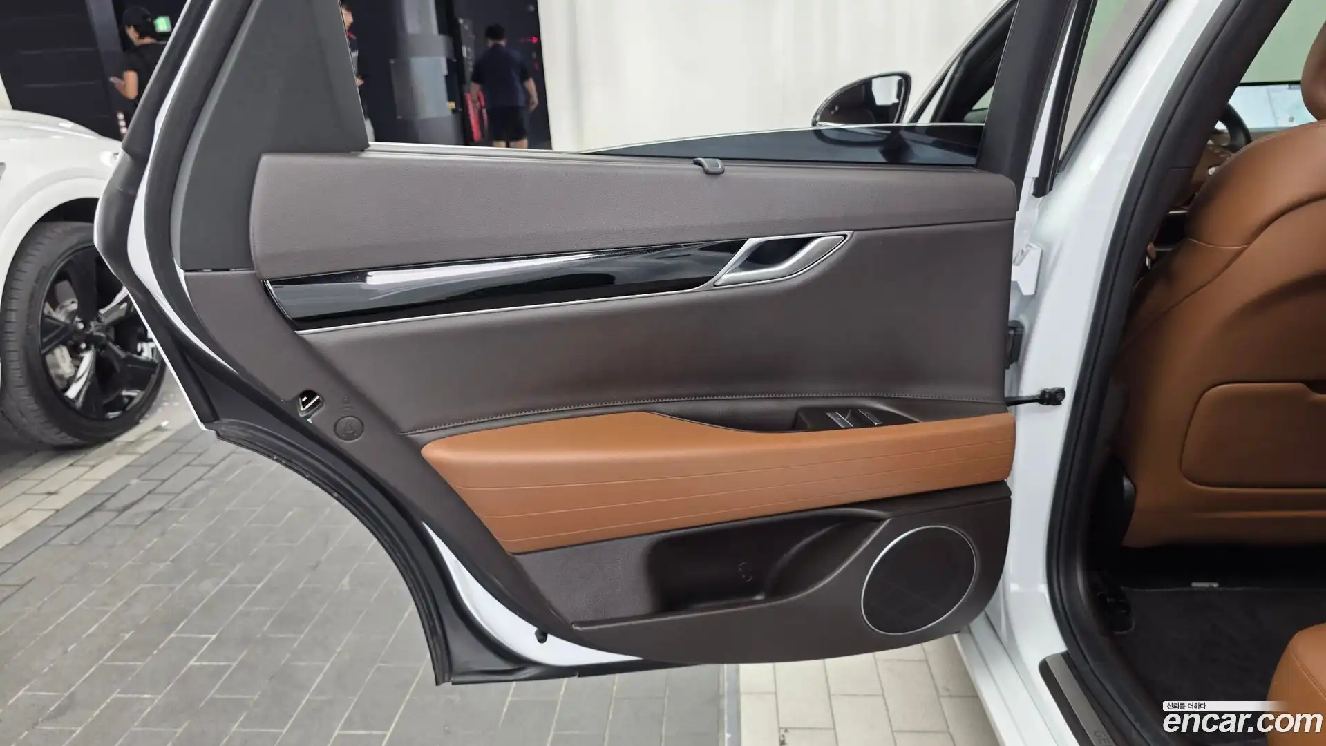 G80 Genesis 2021.0-INNER-035