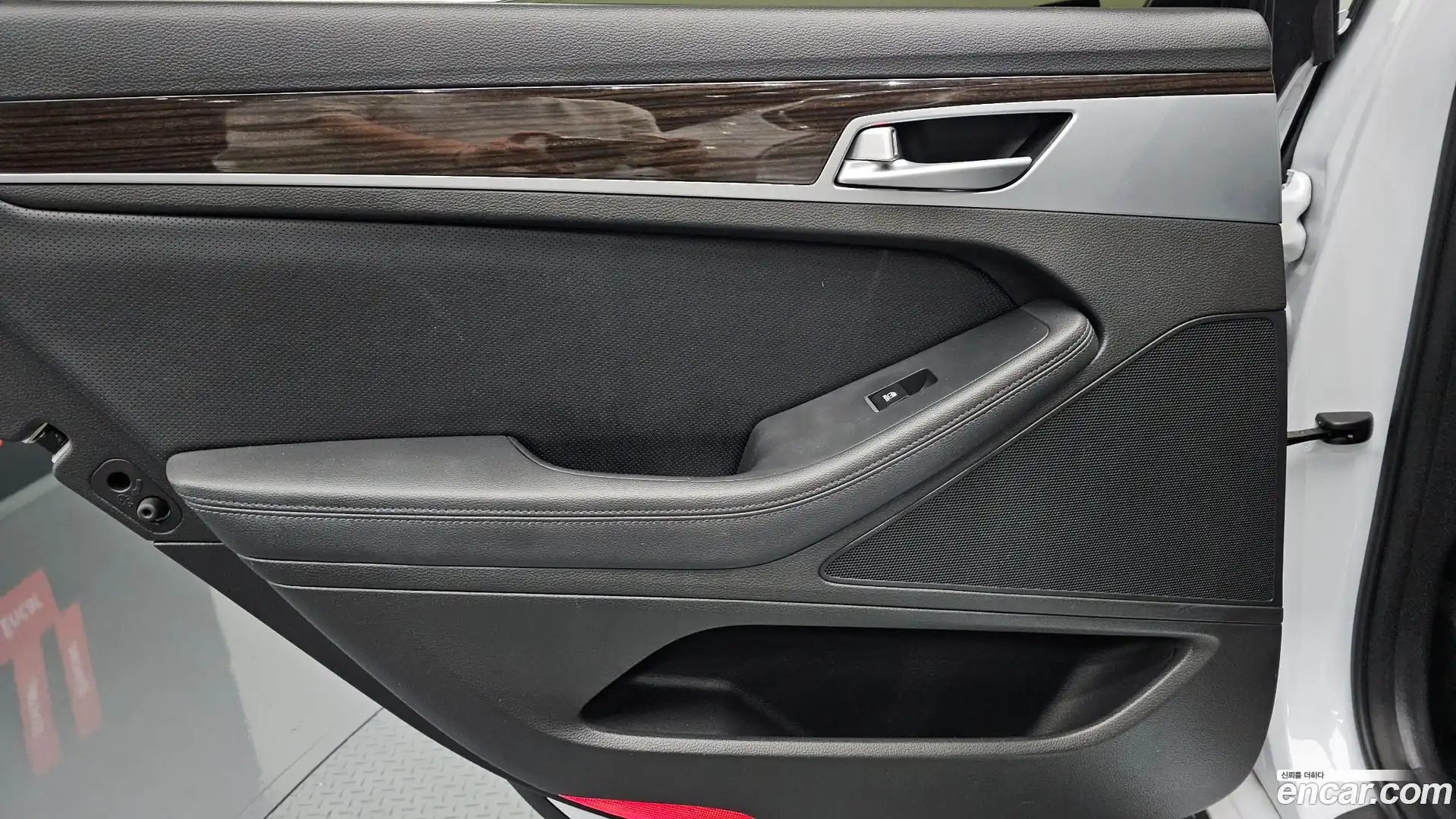 G80 Genesis 2017.2-INNER-035