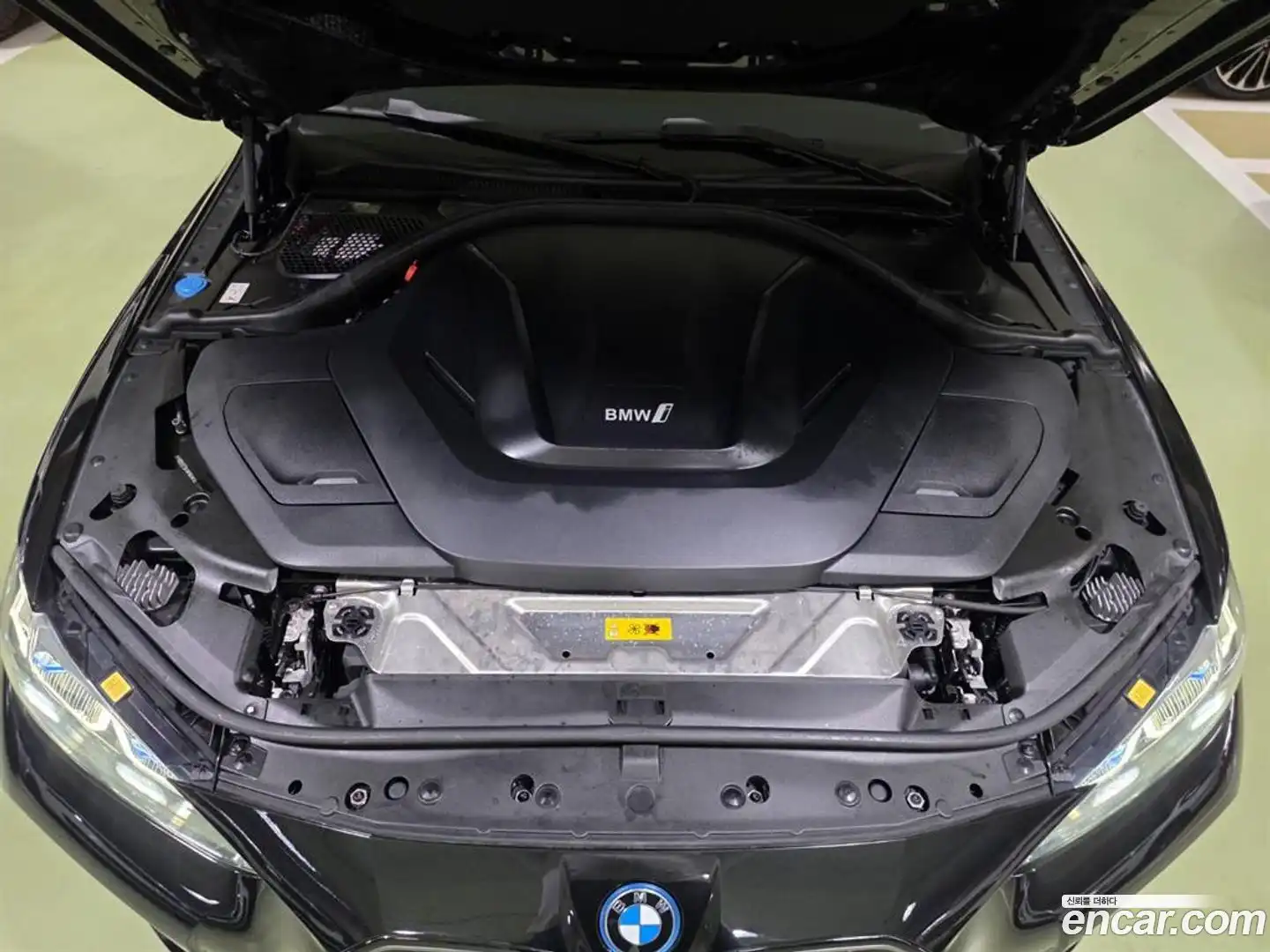 i4 BMW 2023.0-OUTER-005