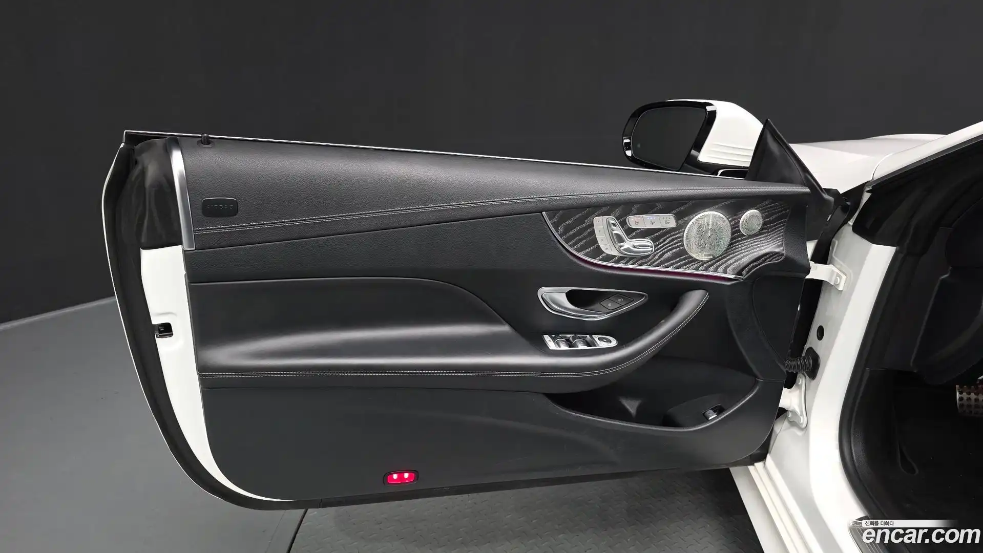 E-Class Mercedes-Benz 2022.3-INNER-035