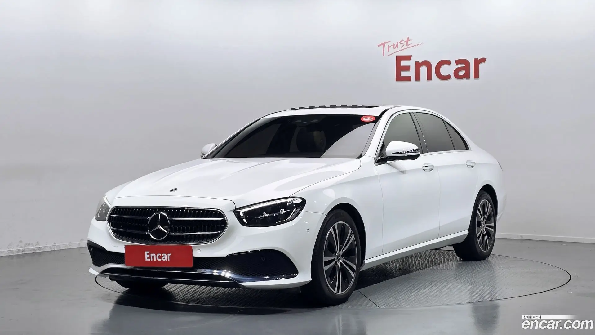 Main__Slider__Photo:E-Class Mercedes-Benz 2021.7-0