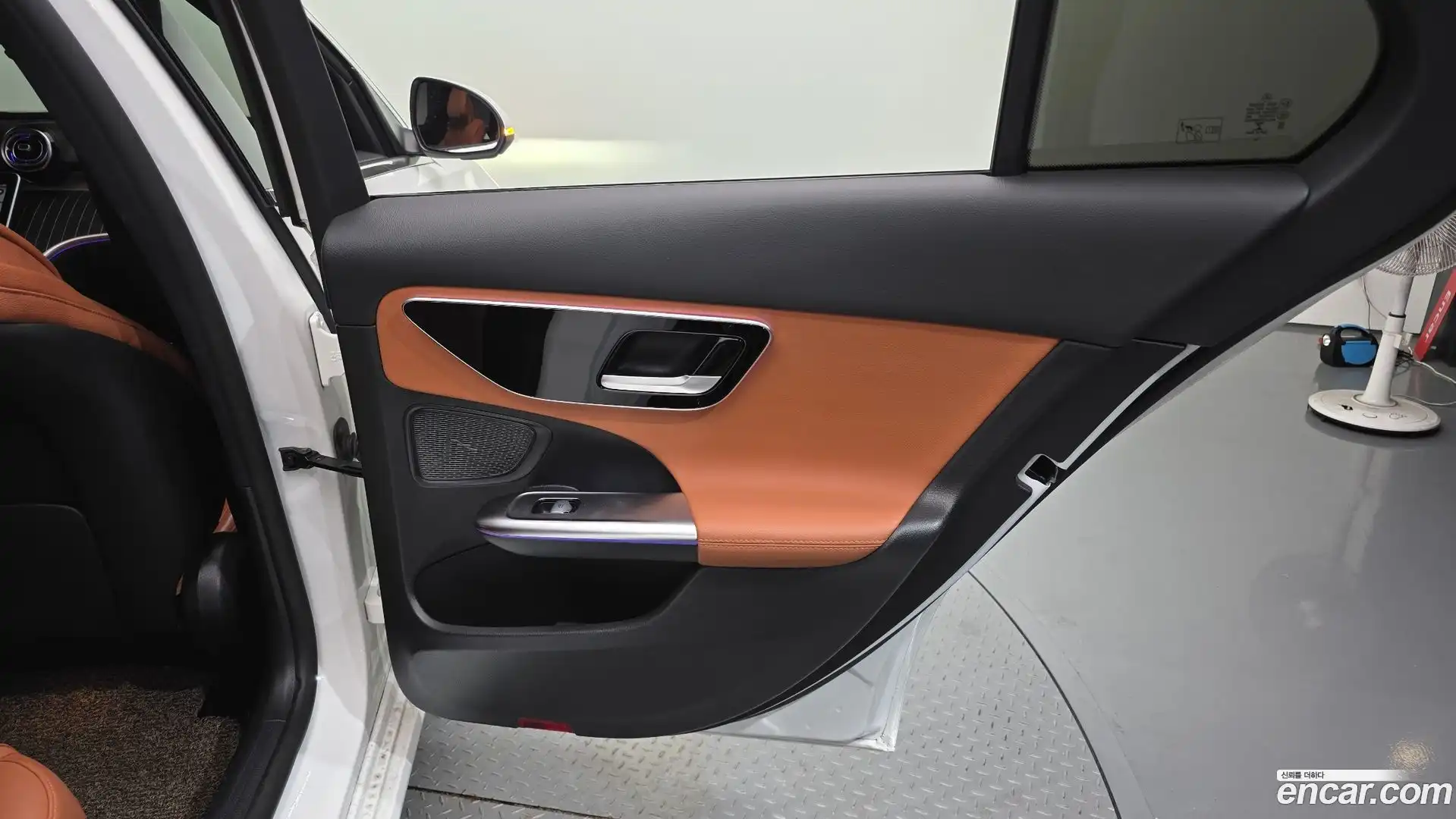 C-Class Mercedes-Benz 2022.10-INNER-035