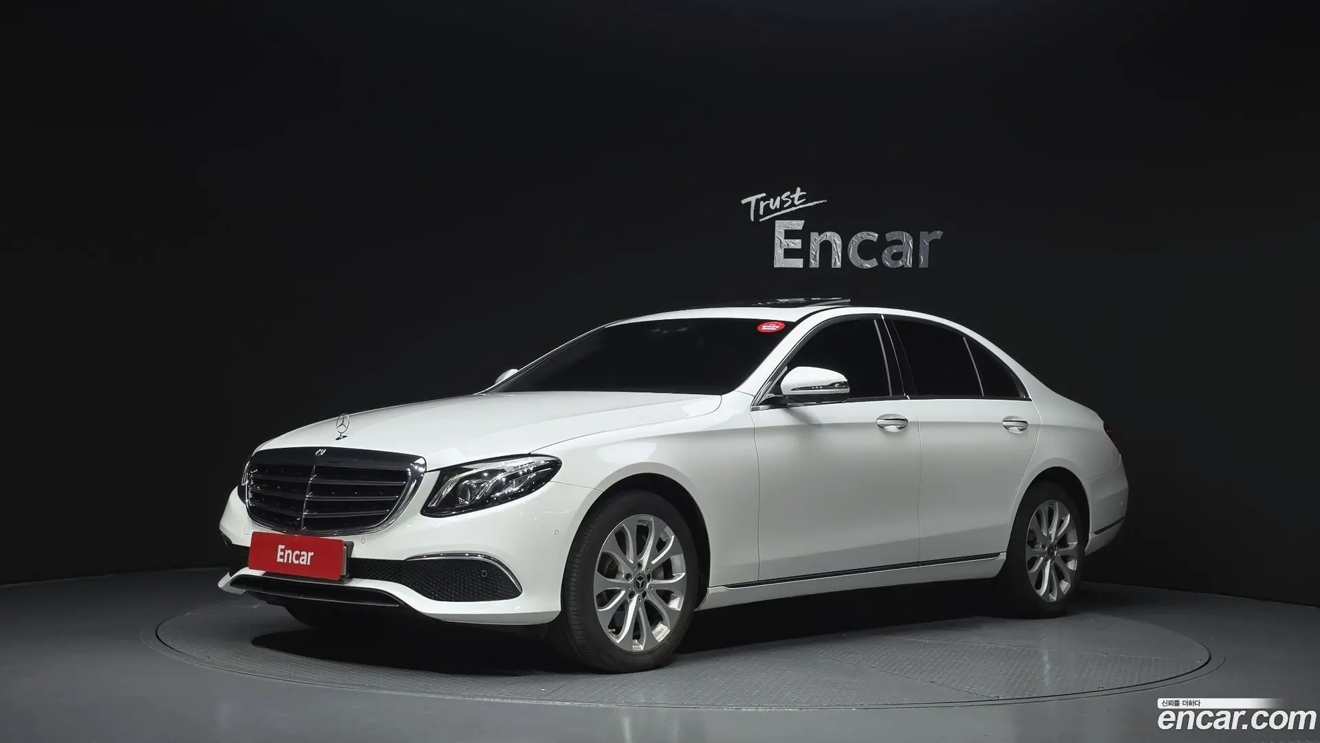 Main__Slider__Photo:E-Class Mercedes-Benz 2018.6-0