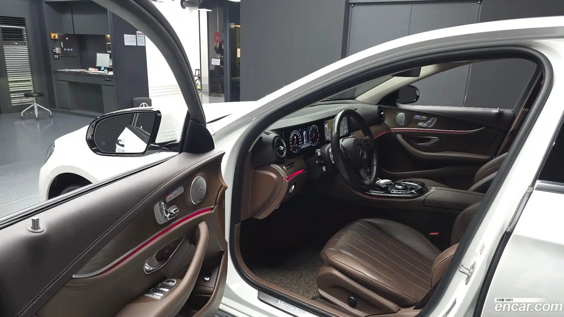 E-Class Mercedes-Benz 2018.6-INNER-010