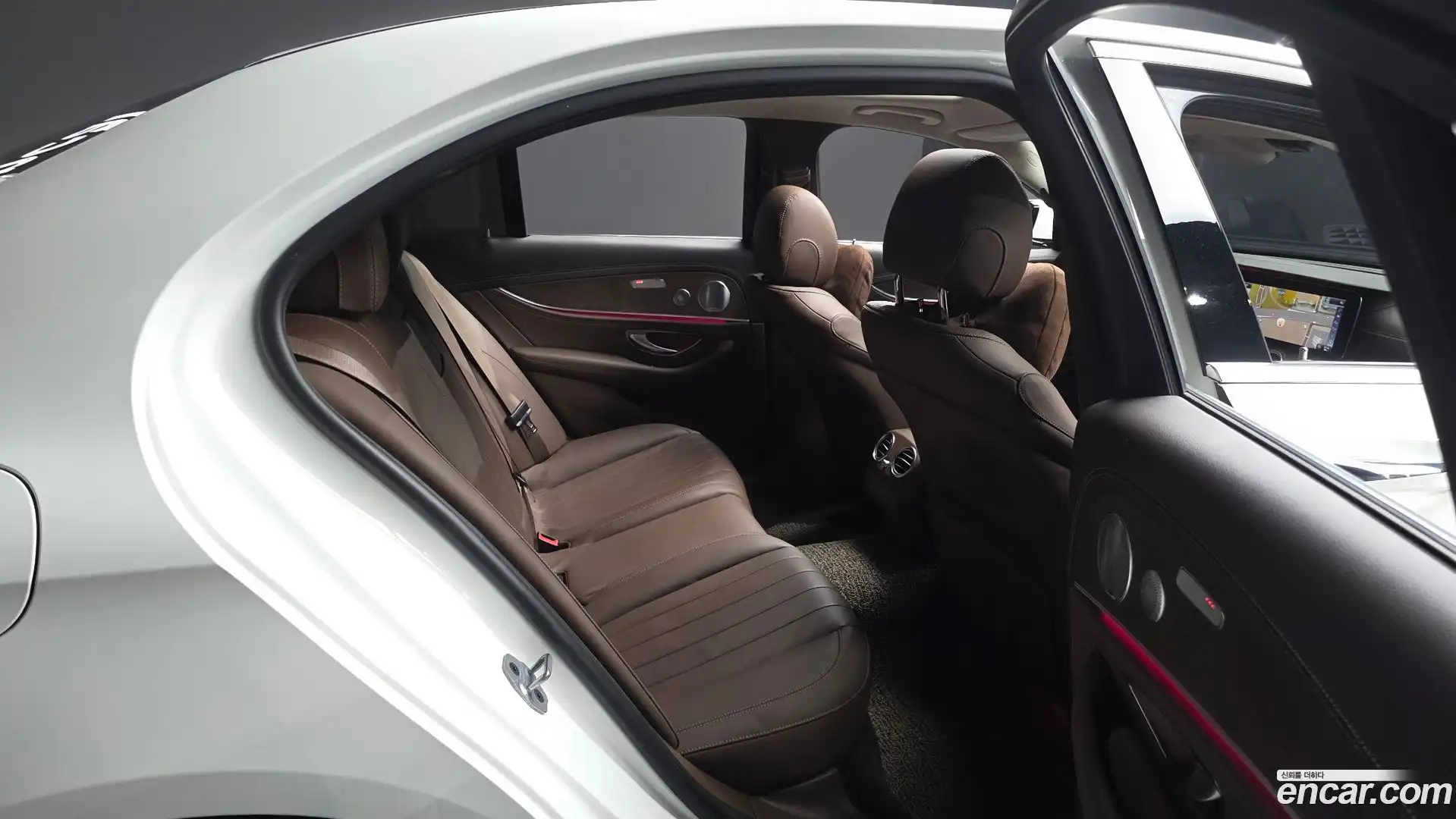 E-Class Mercedes-Benz 2018.6-OPTION-016