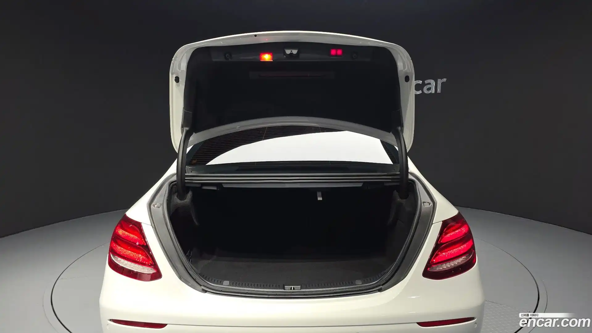 E-Class Mercedes-Benz 2018.6-OPTION-023