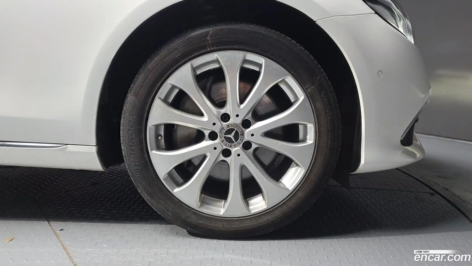 E-Class Mercedes-Benz 2018.6-OUTER-031