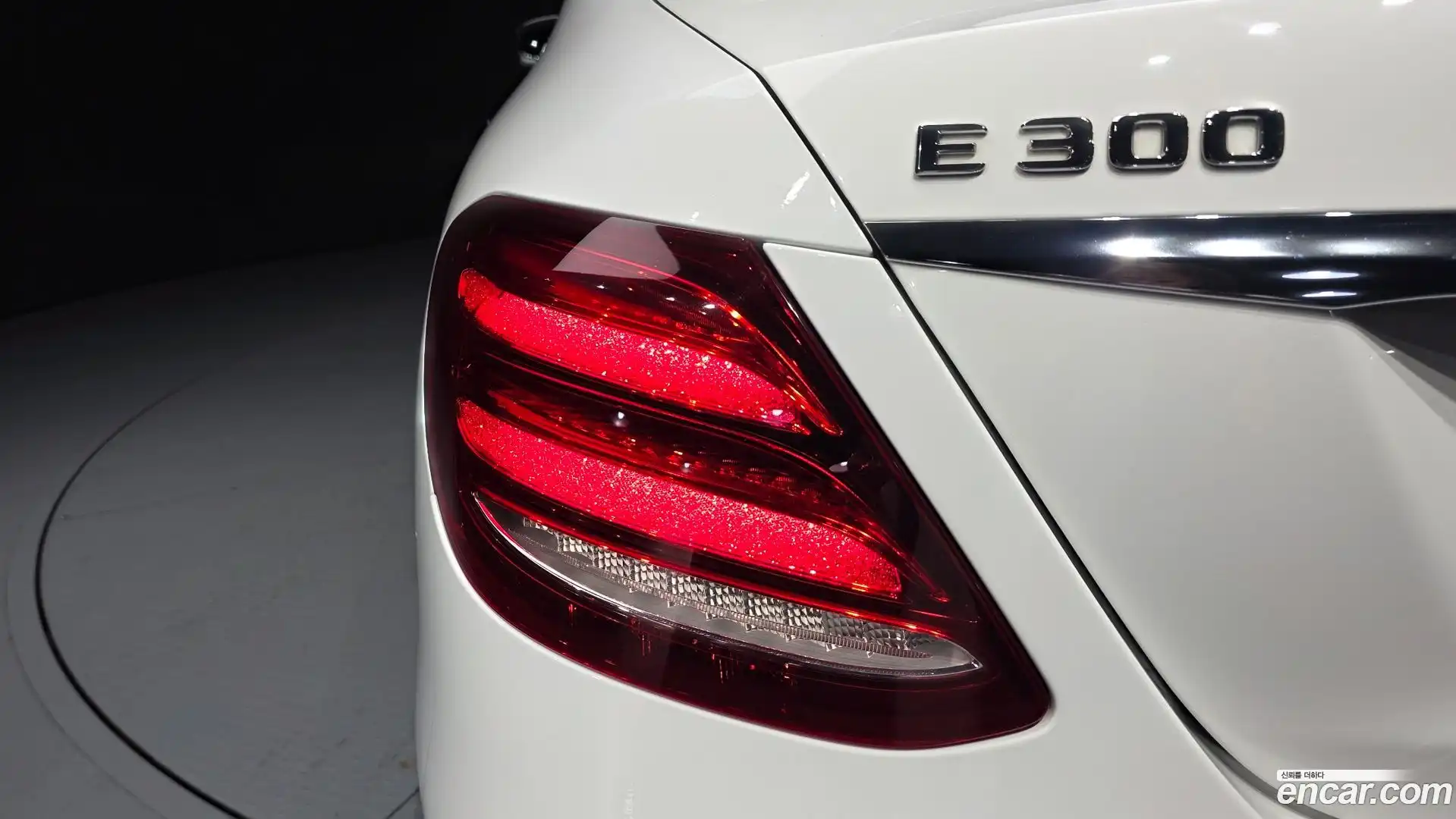 E-Class Mercedes-Benz 2018.6-OUTER-033