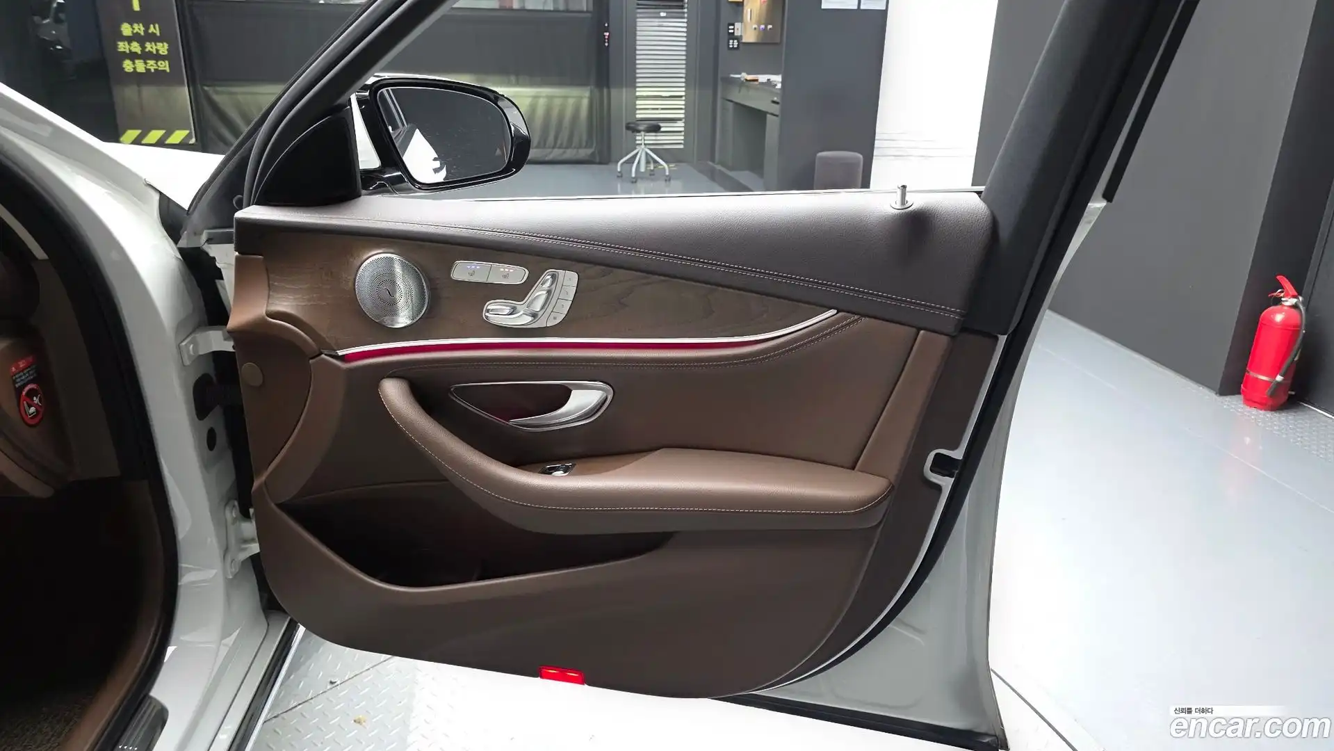 E-Class Mercedes-Benz 2018.6-INNER-034