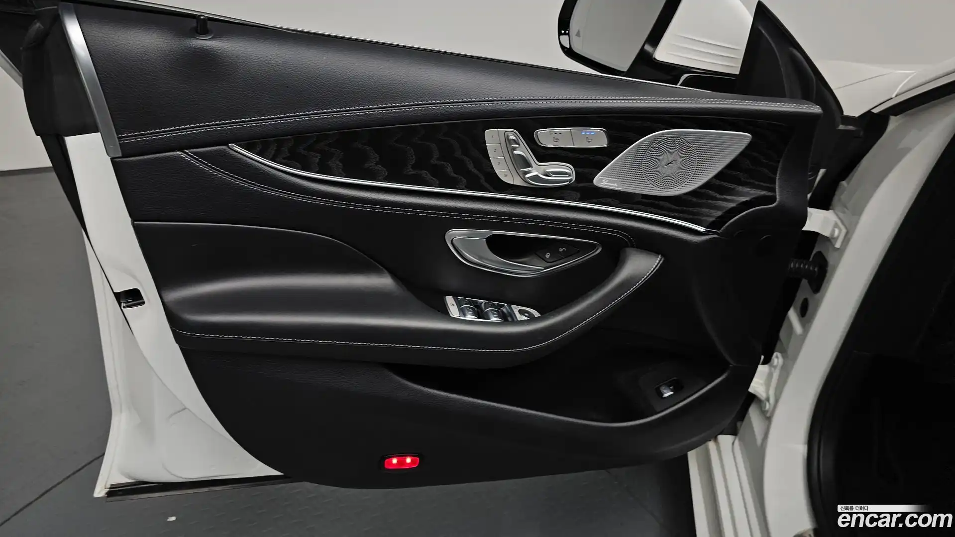 CLS-Class Mercedes-Benz 2022.2-INNER-034