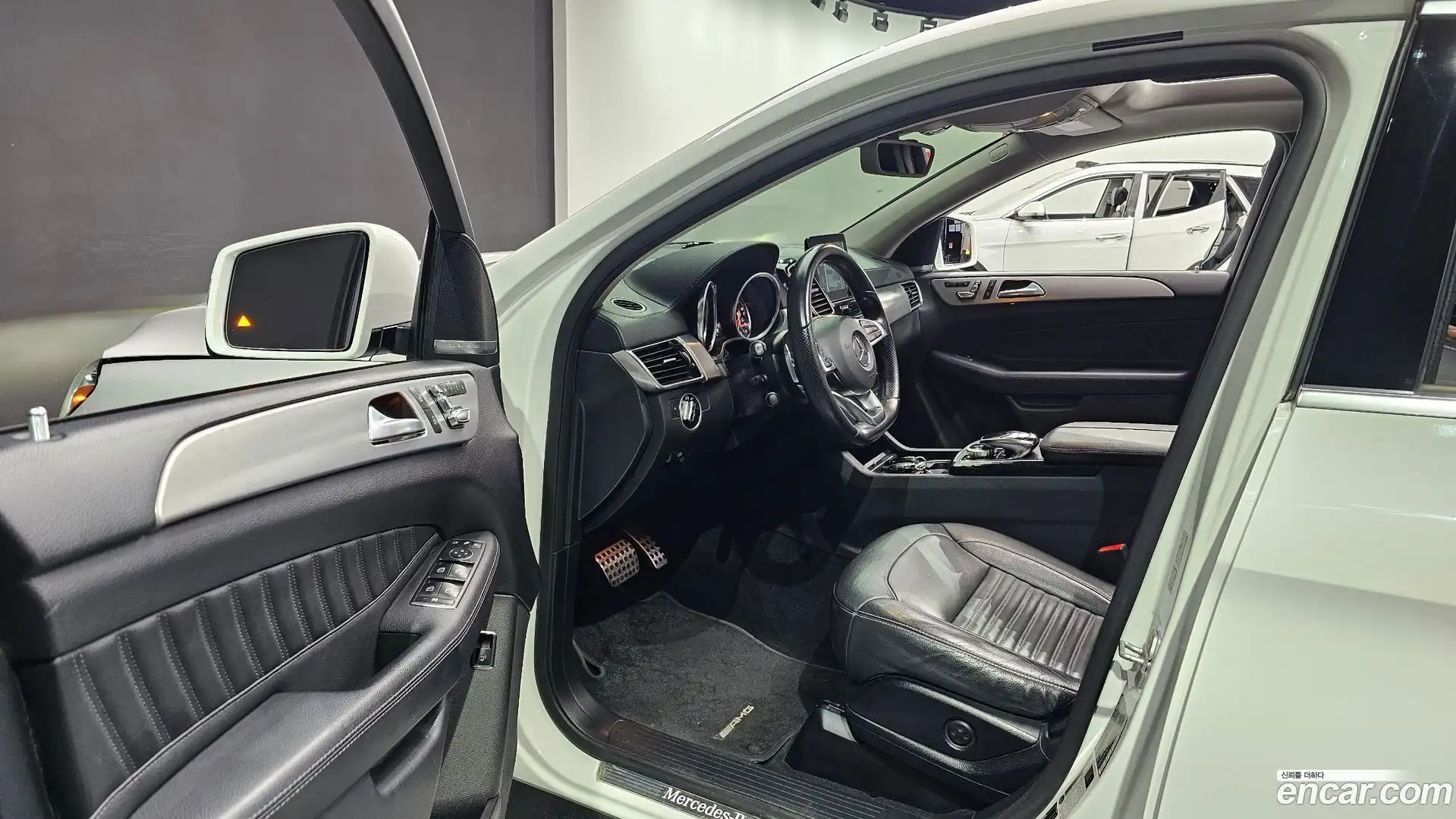 GLE-Class Mercedes-Benz 2018.5-INNER-010