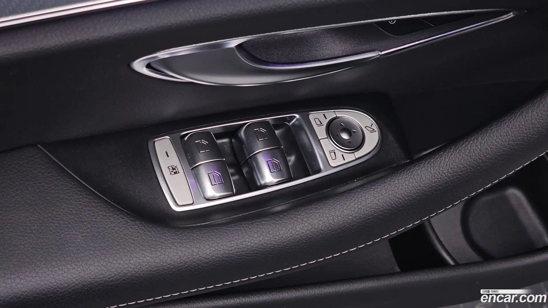 E-Class Mercedes-Benz 2020.5-OPTION-021