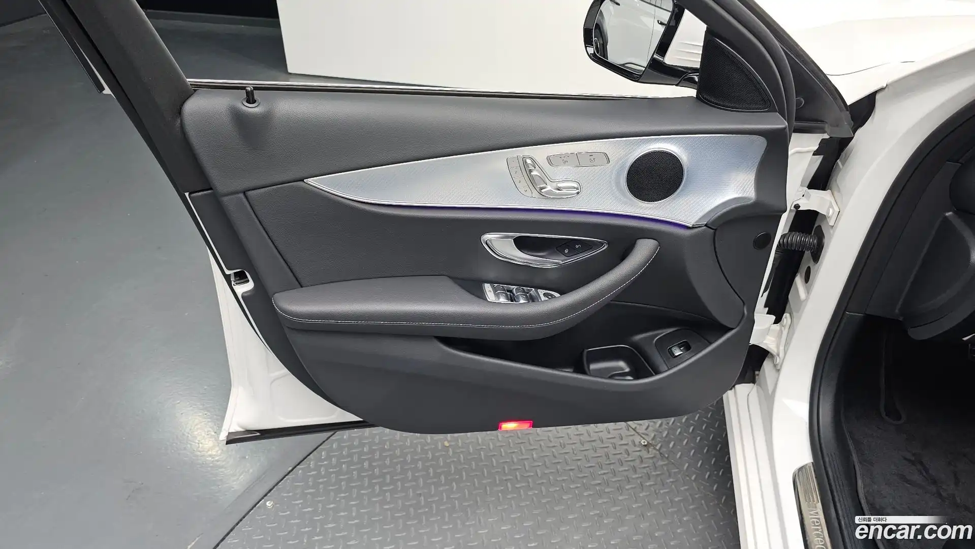 E-Class Mercedes-Benz 2020.5-INNER-034