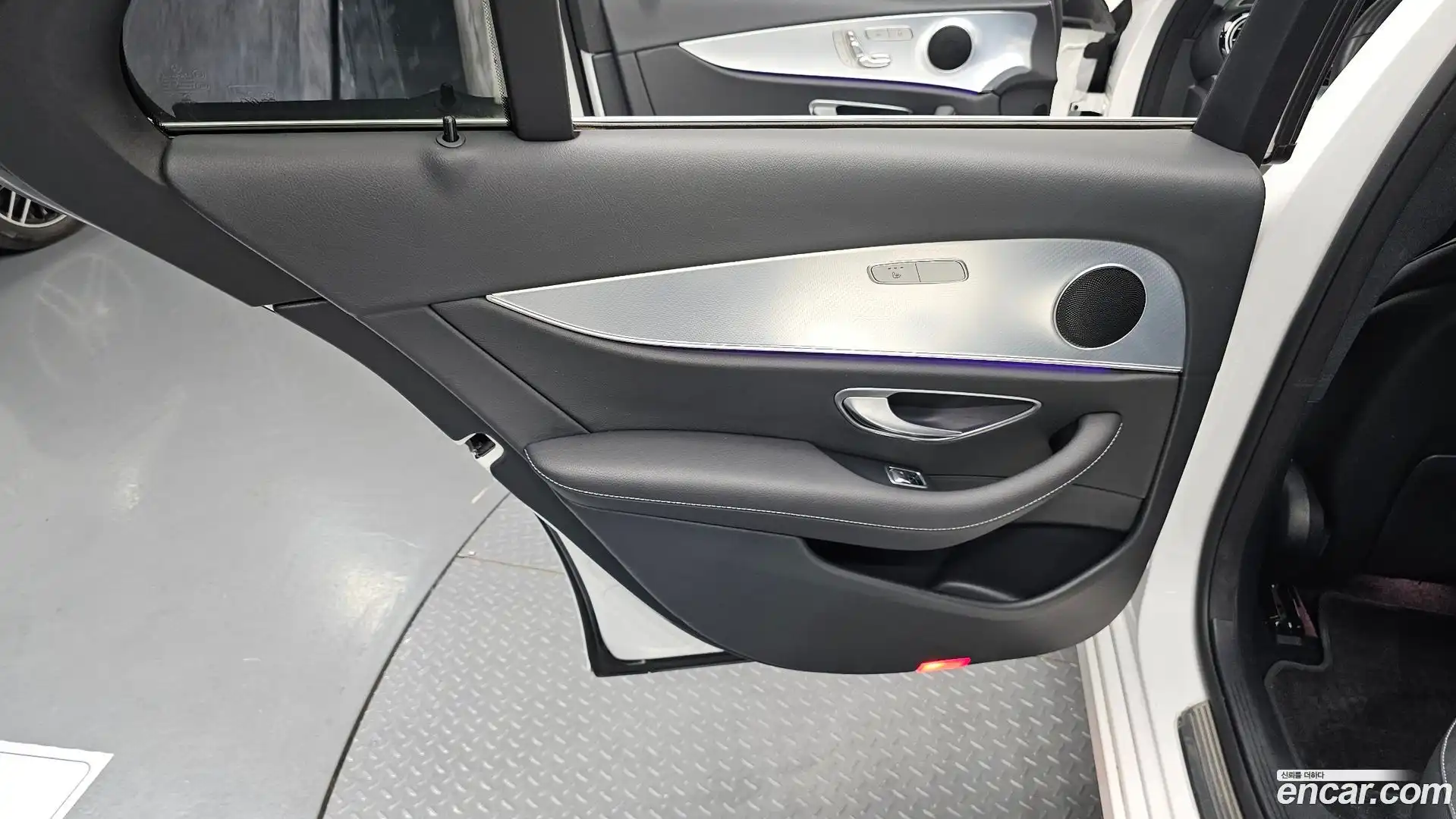 E-Class Mercedes-Benz 2020.5-INNER-035