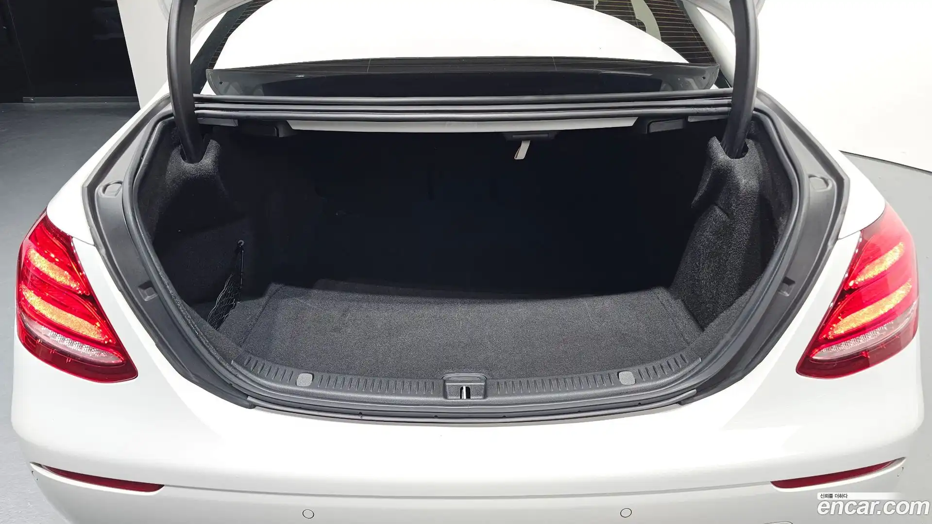 E-Class Mercedes-Benz 2020.5-OPTION-040