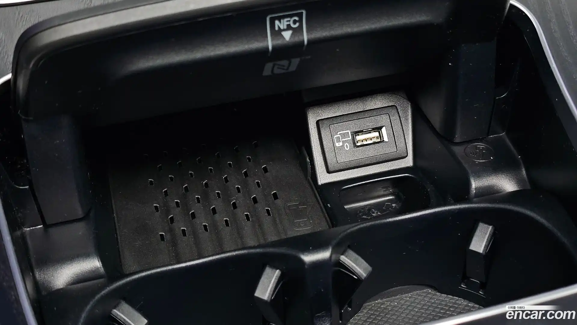 E-Class Mercedes-Benz 2020.5-OPTION-041