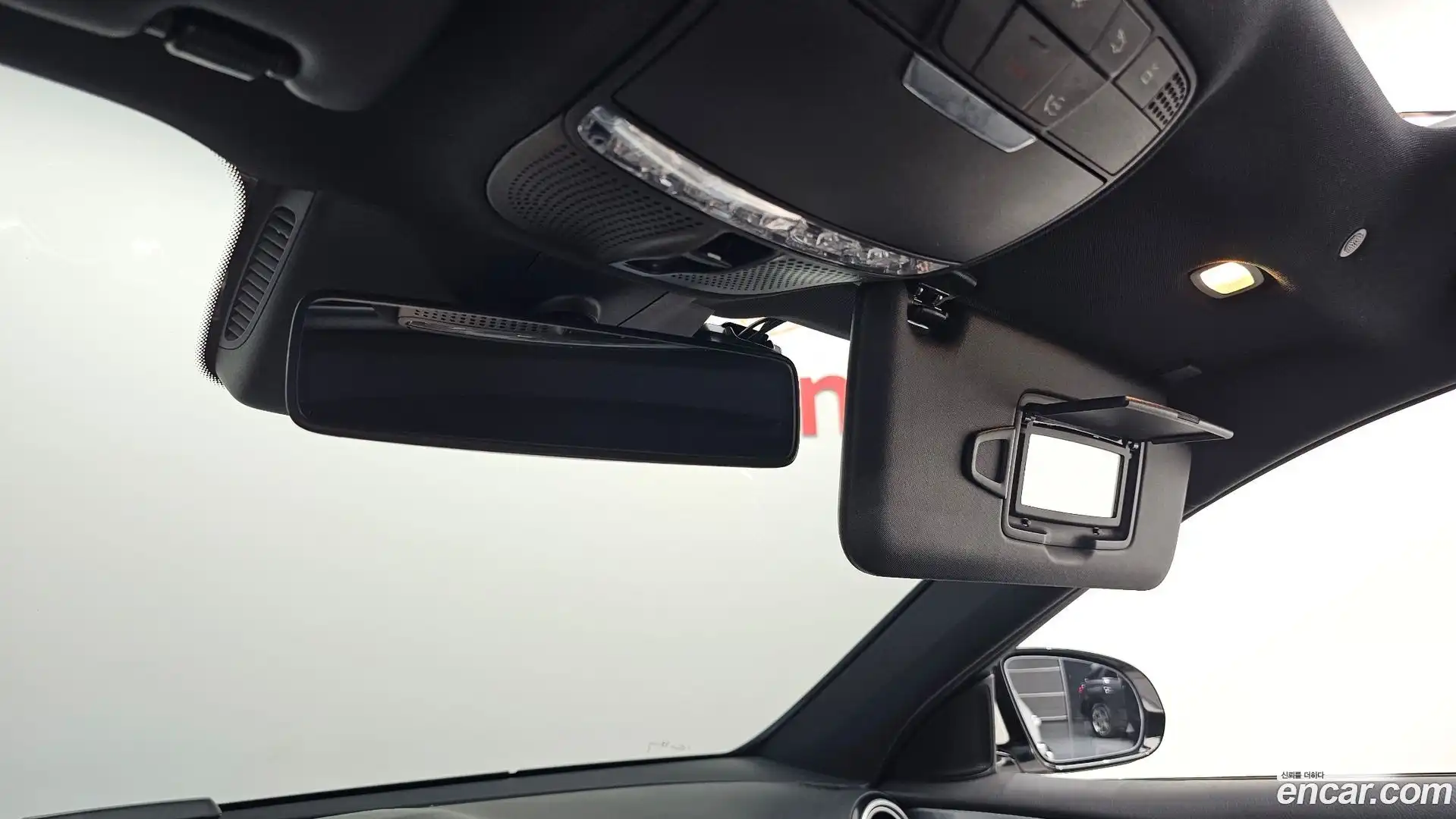 E-Class Mercedes-Benz 2020.5-OPTION-043