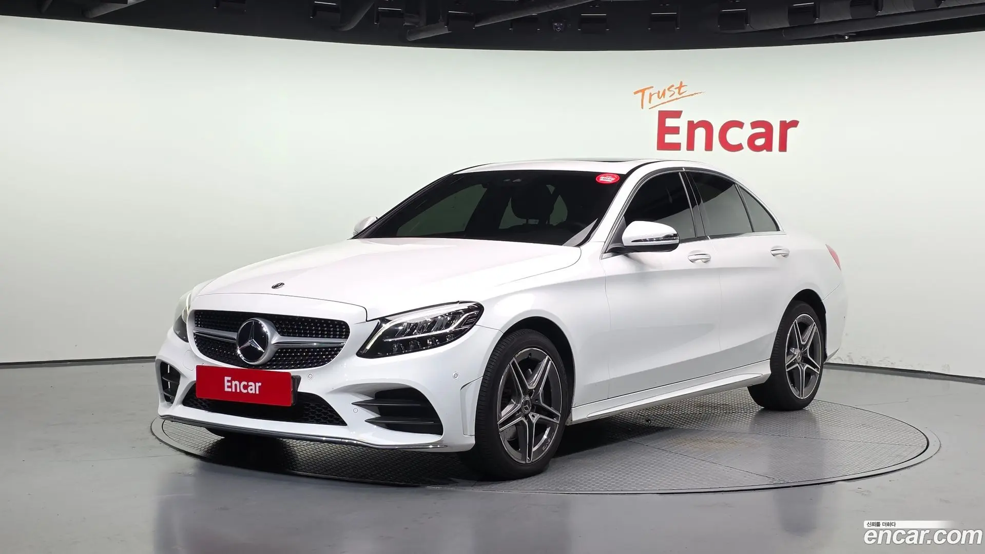 Main__Slider__Photo:C-Class Mercedes-Benz 2019.4-0