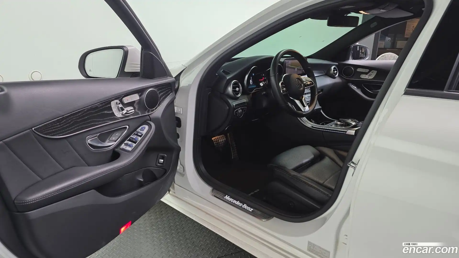 C-Class Mercedes-Benz 2019.4-INNER-010