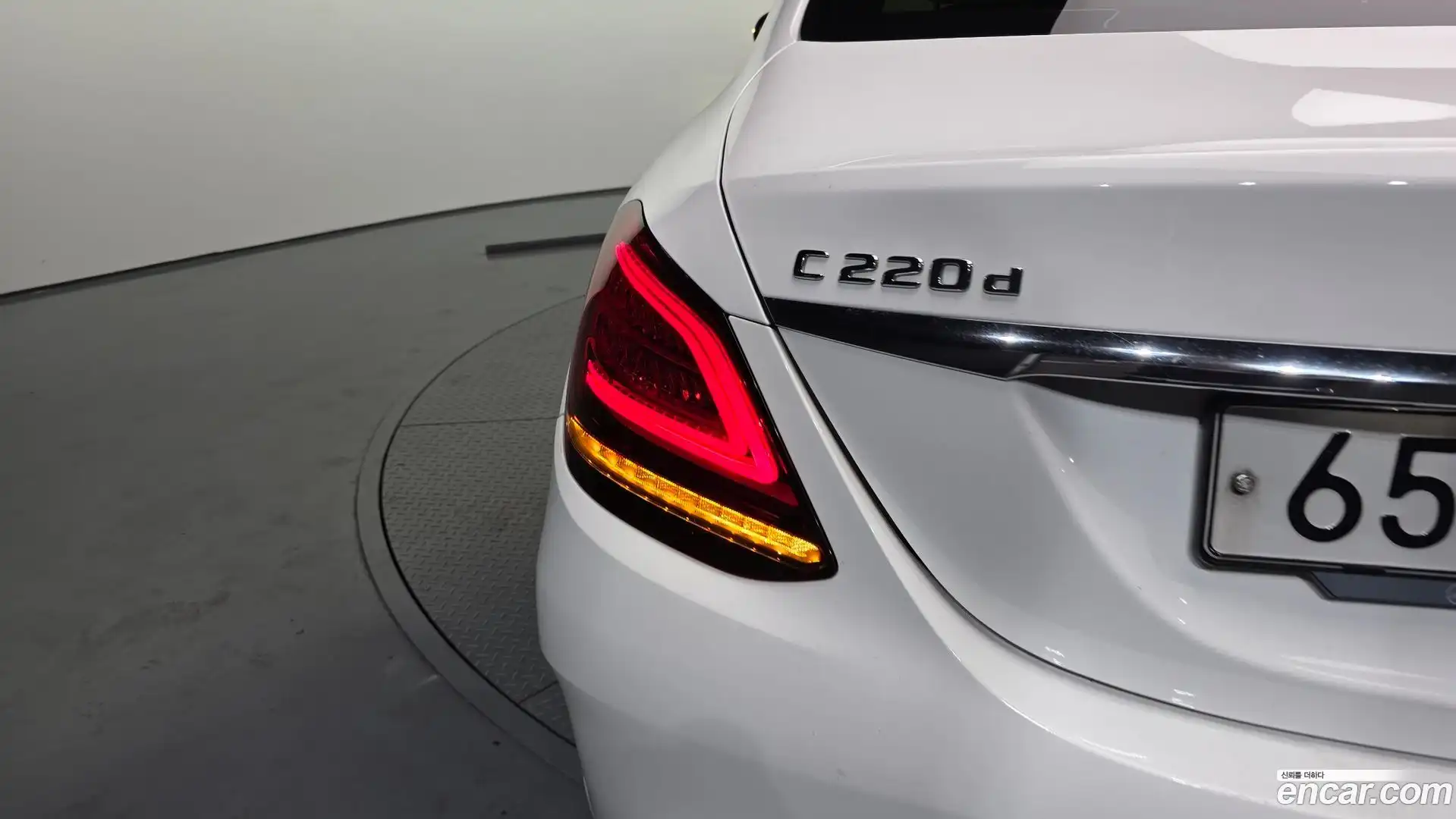 C-Class Mercedes-Benz 2019.4-OUTER-033